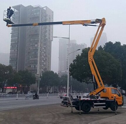 車載曲臂式高空作業(yè)平臺(tái)